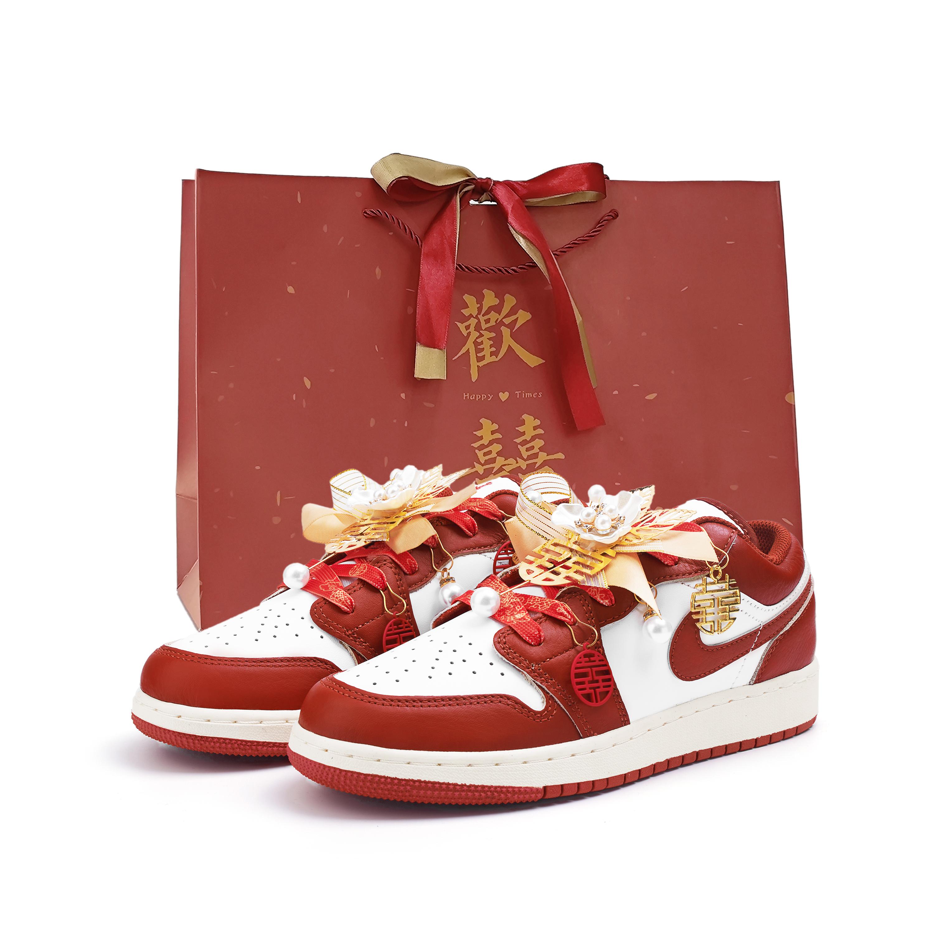 

Jordan Air Jordan 1 Slip Resistant Abrasion Resistant Low top Vintage Basketball Shoes Women s Red FJ3465-160(Team746-SBOX) 35.5