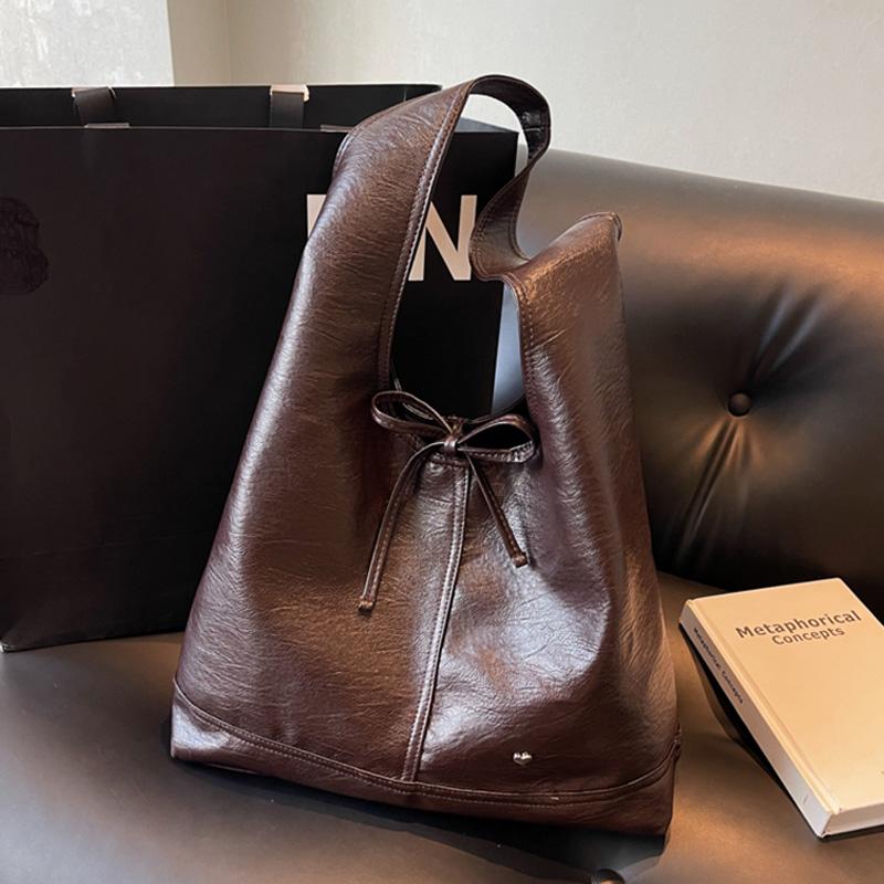 Wine Red Soft Leather Underarm Bag Women's Wide Shoulder Strap Large Capacity Shoulder Bags Temperament Bow Love Tote Bag