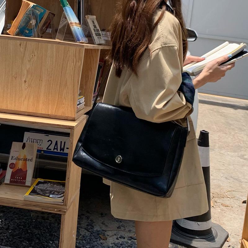 2025 Spring Retro Large-Capacity Tote: Stylish Crossbody Messenger for Women