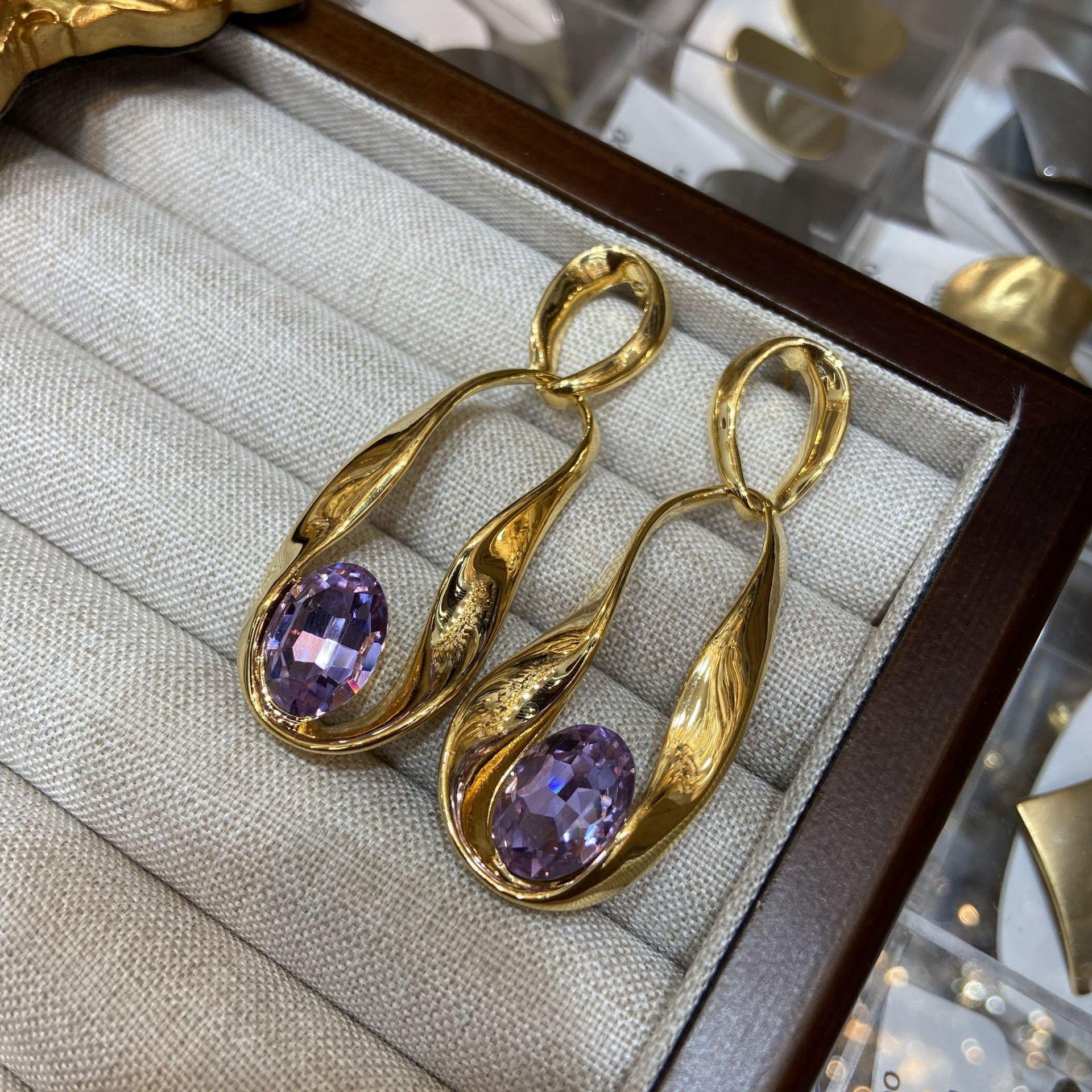 

Модные преувеличенные металлические геометрические нерегулярные фиолетовые серьги с драгоценными камнями женские серебряные игольчатые серьги с медным покрытием из настоящего золота