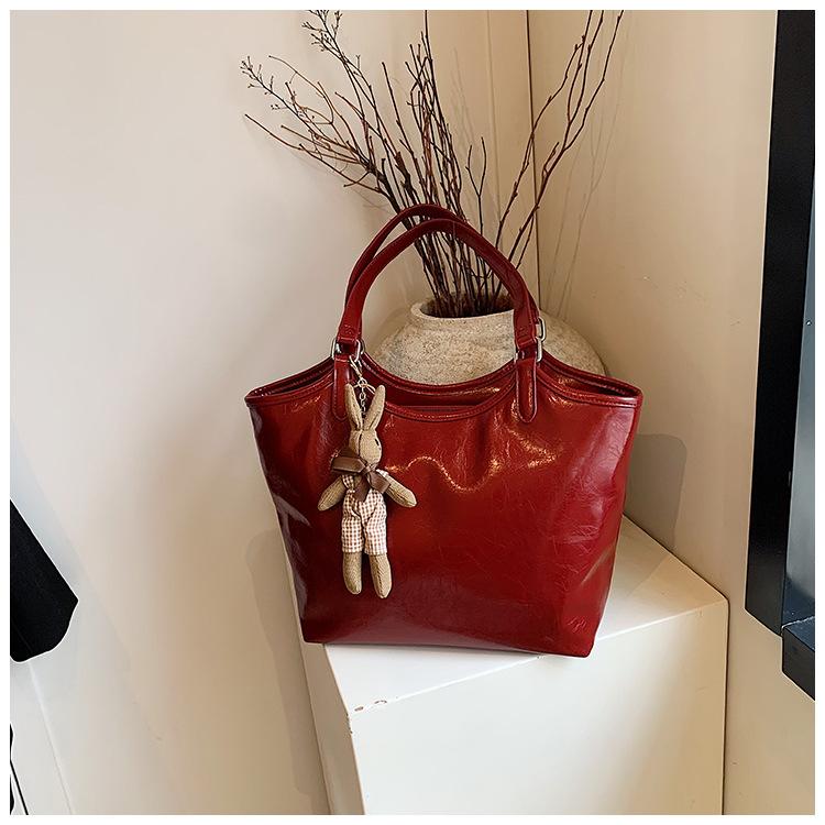 Oily leather large-capacity tote bag 2025 autumn new fashion simple shoulder bag versatile underarm handbag