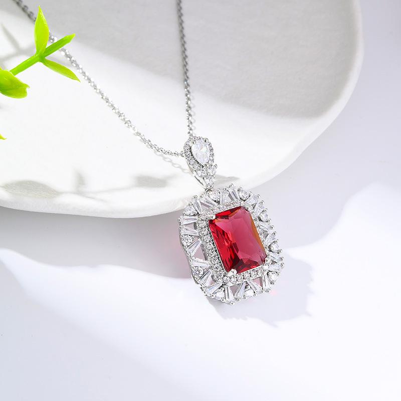 Necklace Female Color Treasure Redeen Cut Ice Flower Cut Zircon High Carbon Diamond Clavicle Chain Necklace Jewelry Spot
