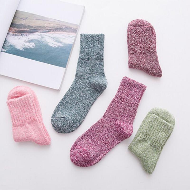 5 Pairs of Solid Color Thickened Warm Wool Socks for Autumn and Winter, Women's Ethnic Style Retro Mid-calf Socks