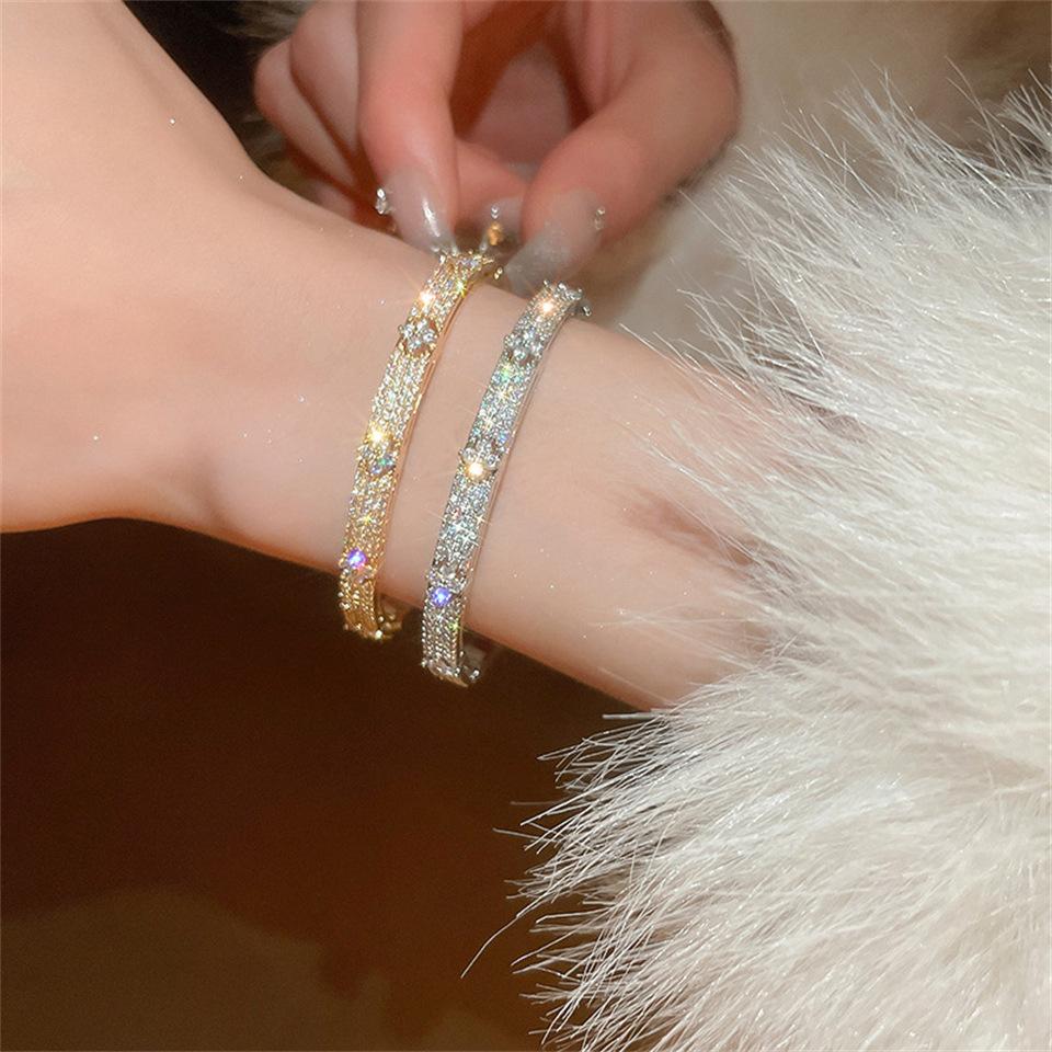 Fashion Four-leaf Flower Fashion Light Luxury Zircon Bracelet Full of Diamonds Versatile Niche Ladies Bracelet