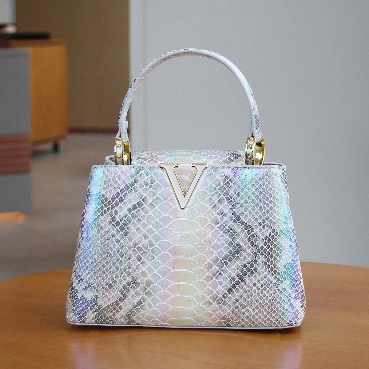 

Сумка класса люкс Himalaya V-образной формы с градиентом и узором под змею (2024)