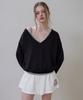 Rosefranz Deep V-Neck Sweatshirt [Black]