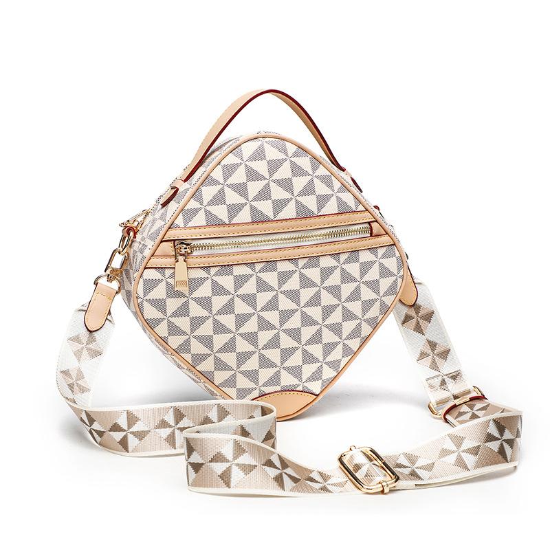 Niche New Fashionable and Versatile Small Square Bag for Men and Women Diamond Shaped Printed Single Shoulder Slanted Tote Bag Skin Bag