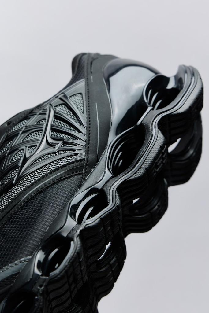 D1GA256001 MIZUNO WAVE PROPHECY LS GTX BLACK (Men's)