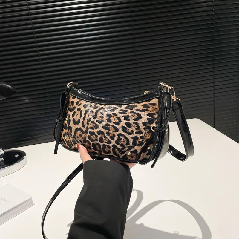 

Весна 2025 Новая сумка-тоут с бантом Модная сумка под мышкой с леопардовым принтом Трендовая универсальная сумка-багет на плечо Женская