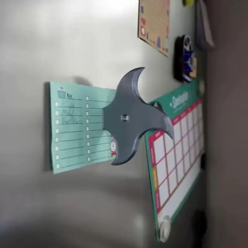 Mini Rolig Kniv Magnetiska Kylskåpsmagneter 3D Rolig Yxa Kylskåpsmagnet Hemdekorationer hemtillbehör Kylskåp För Järnyta