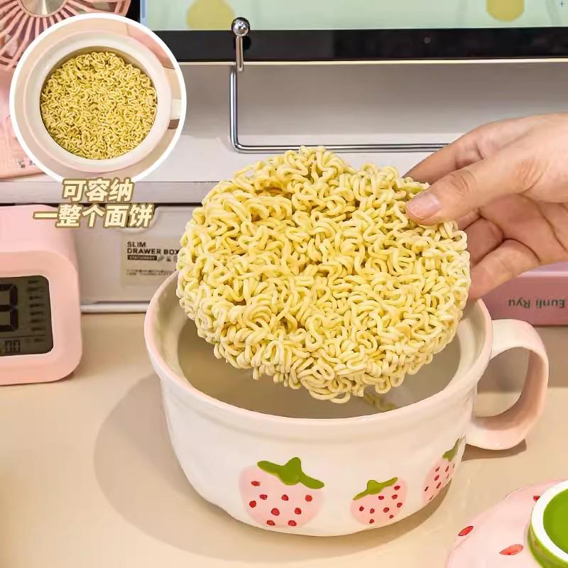 Kawaii Erdbeere Ramen Schüssel mit Deckel Keramik Niedlich Frucht Suppe Salat Instantnudeln Große Schüssel Heimküche Geschirr 700ml