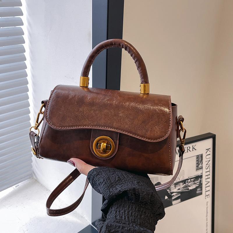 Fashion 2025 Summer New Small Square Bag Women's Handbag Trend Chain Red Wedding Bag Shoulder Messenger Bag