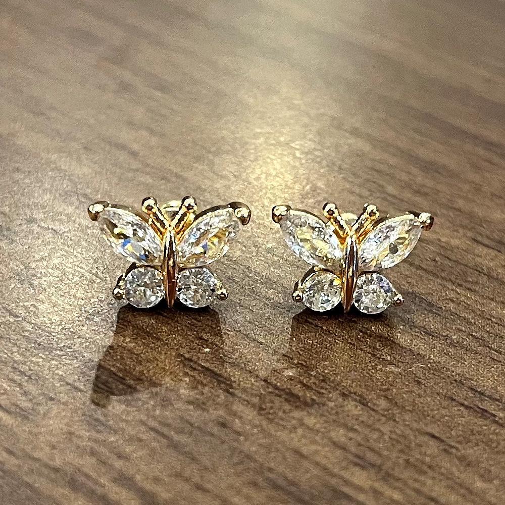 

Cute Women Earrings Butterfly Ear Studs Cartilage Cubic Zirconia Gold Color Mini Tragus Piercing Korean Fashion Jewelry KBE413
