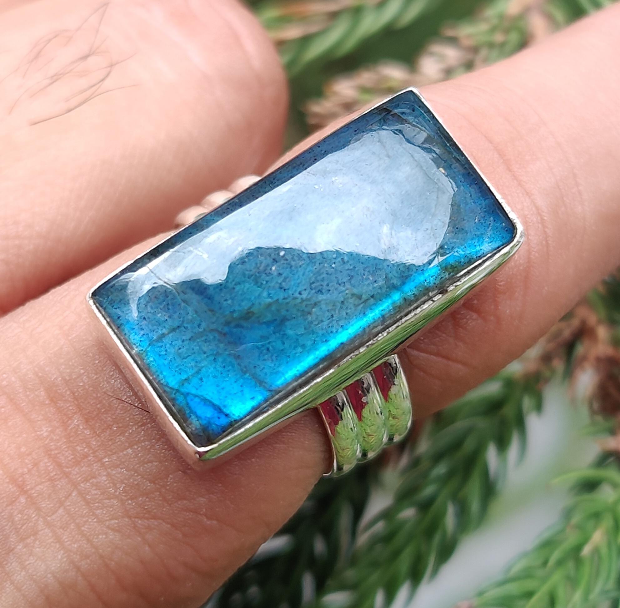 

Большое кольцо с лабрадором, женское кольцо, серебро 925 пробы, кольцо с драгоценным камнем, ювелирные изделия ручной работы. Подарок для нее: синий яркий лабрадорит 13