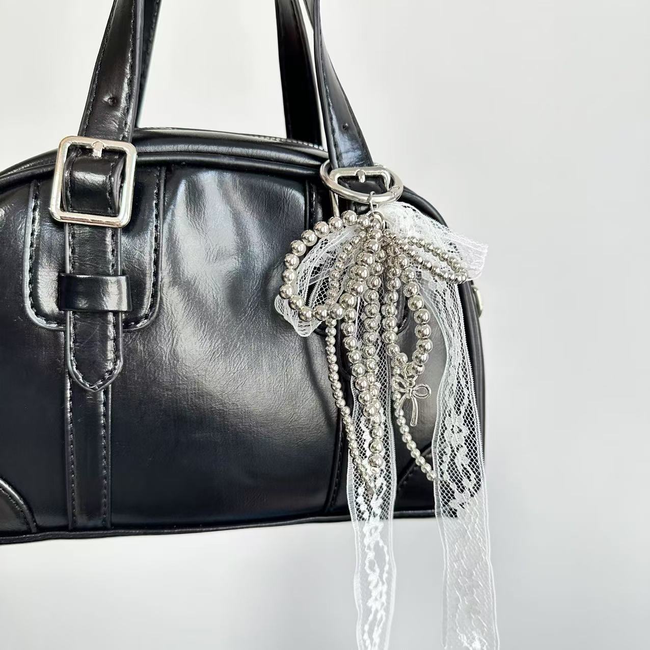 

Брелок с кружевным бантом из искусственного жемчуга, милый брелок с подвеской из бисера для женщин, брелок для сумочки и рюкзака, изысканное украшение серебряный