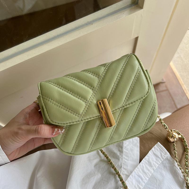 

Niche design new women s bag versatile diamond lock chain single shoulder crossbody small square bag