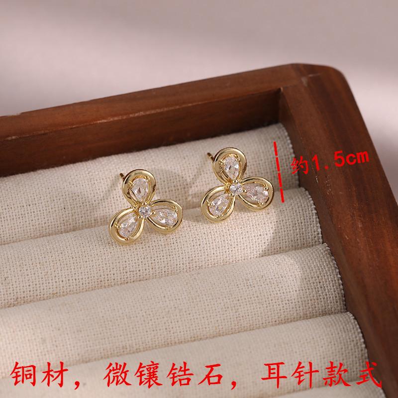 2025 new pearl ear buckle femininity elegant contrasting stud earrings jewelry simple versatile plain ring earrings