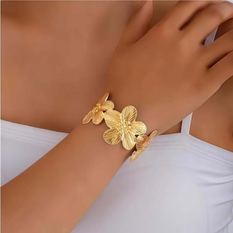 Modisches Goldfarbenes Metall-Blumen-Manschettenarmband für Damen Vintage Elegant Wasserdichte Armreifen Weibliche Hochzeitsfeier Accessoires