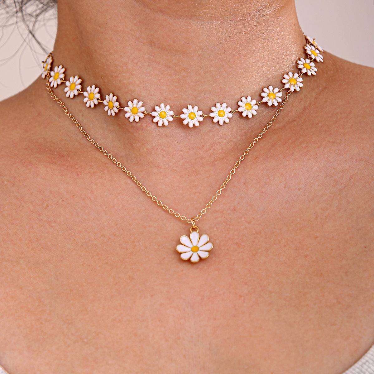 Hot-selling small daisy pendant shape multi-layer necklace set women s trend collarbone chain neck chain