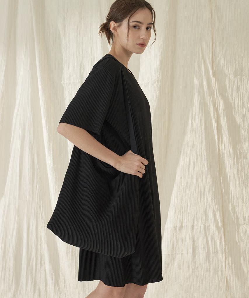 210EDIT Pleated Short Sleeve Dress_Zd2Op561_Blk