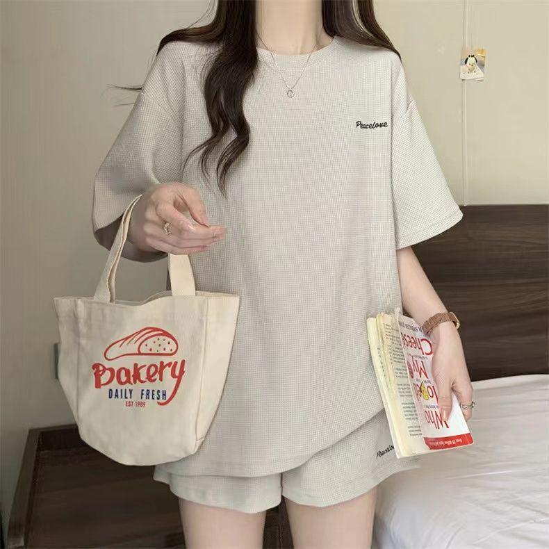 Summer 2025 Women's Sporty Two-Piece Set: Fashionable Shorts & Short-Sleeve Tee for a Versatile, Relaxed Look
