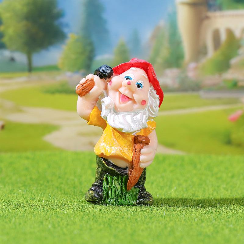 Moss Micro Garden Gnome Elf Figurine - Resin Craft for Christmas Decoration