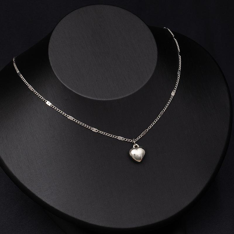 Versatile Simple Love Pendant Necklace Niche Design Temperament Fashion Versatile Clavicle Chain Light Luxury Premium Sense Necklace