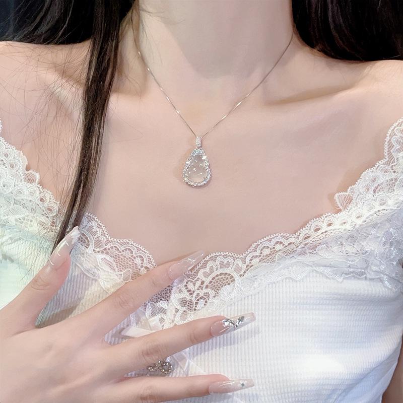 

Yufulu Genuine S925 Sterling Silver Chalcedony Gourd Necklace with Clavicle Chain