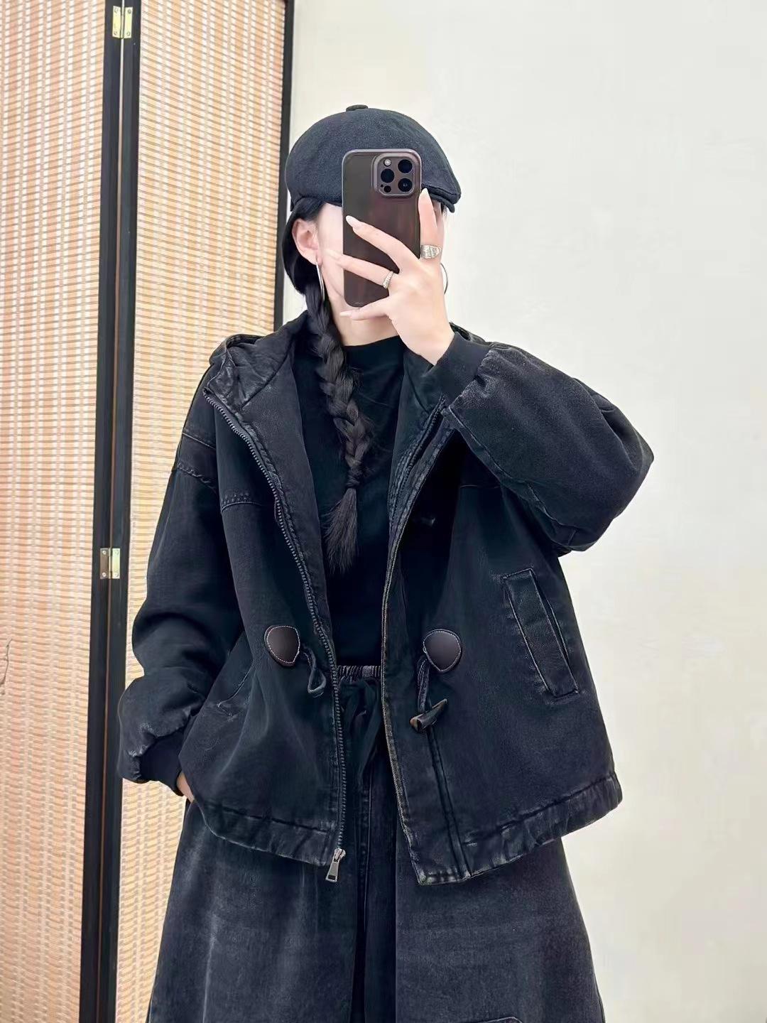 

2025 autumn and winter new black horn buckle jacket long-sleeved design retro warm loose women s outerwear top one size fits all чёрный