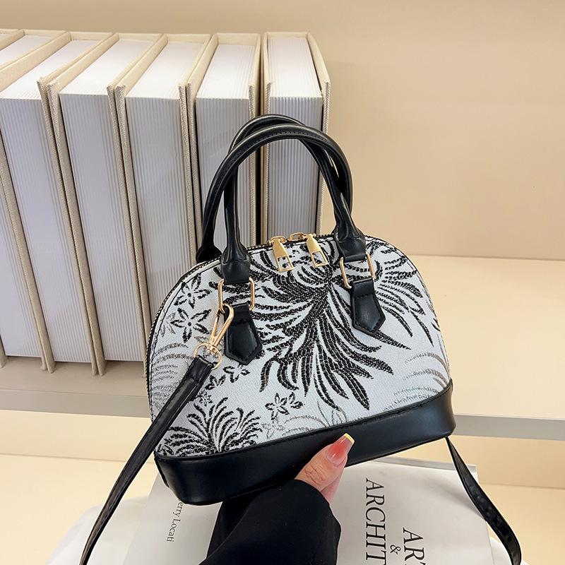 

Niche design national style embroidery portable saddle bag women s bag 2025 new fashion high-end single shoulder crossbody чёрный