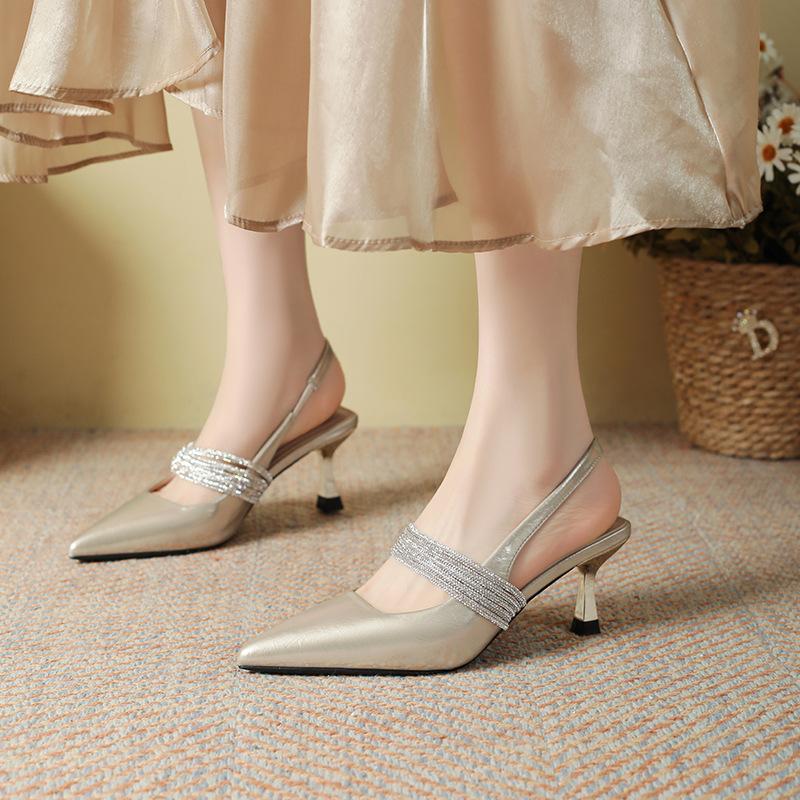 Sommer neue High Heels Damenmode dünner Absatz vielseitig flacher Ausschnitt spitz zulaufend Riemchen hinten Strass Taschenkopf Sandalen sind nicht ermüdend