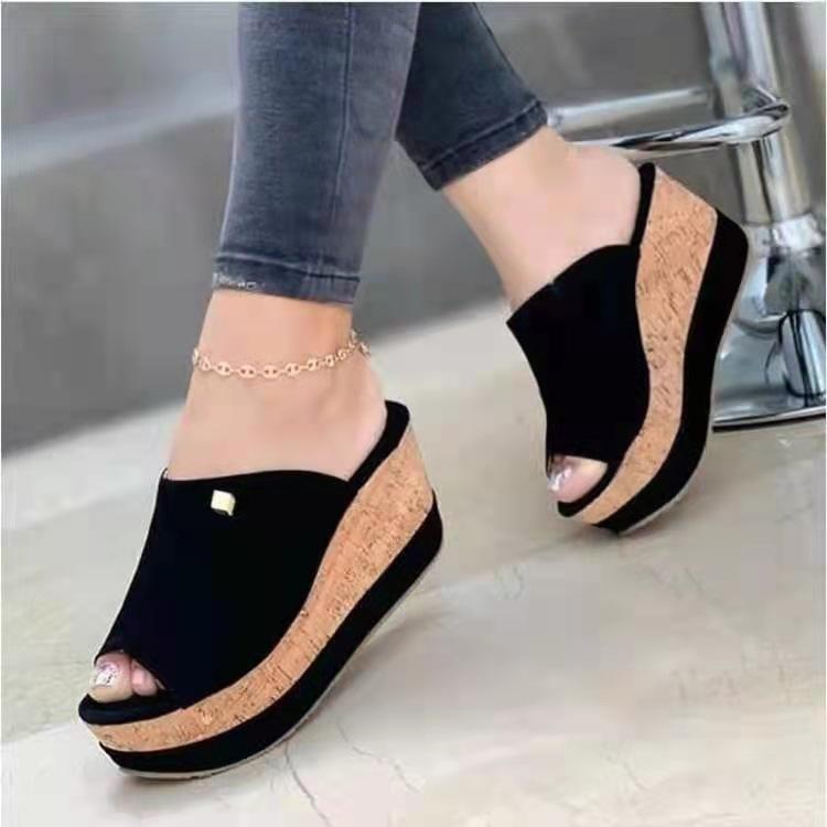 Independent station 2024 new summer fish mouth thick bottom slope heel retro cool slippers women's spot