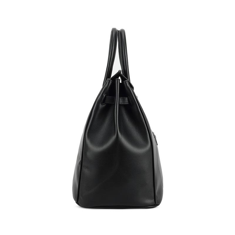 Star Same Large-capacity Women's 2025 New Retro-style Motorcycle Bag Leather Chain Hand-held Geometric Bag
