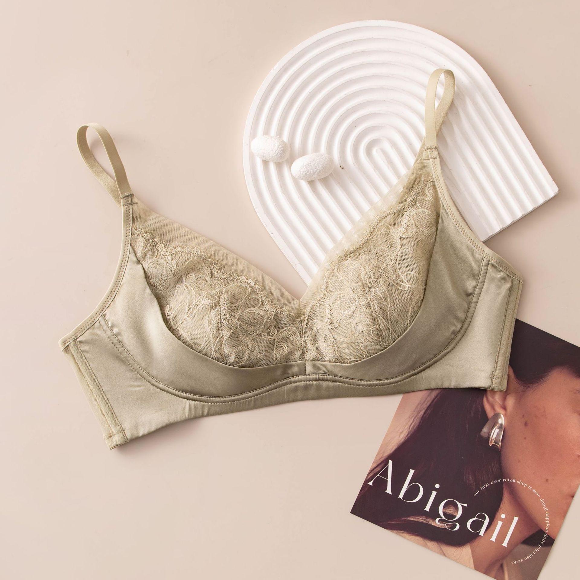 Lightweight steel-free mulberry silk ultra-thin lace rabbit ear gathering triangle comfortable shoulder bra M