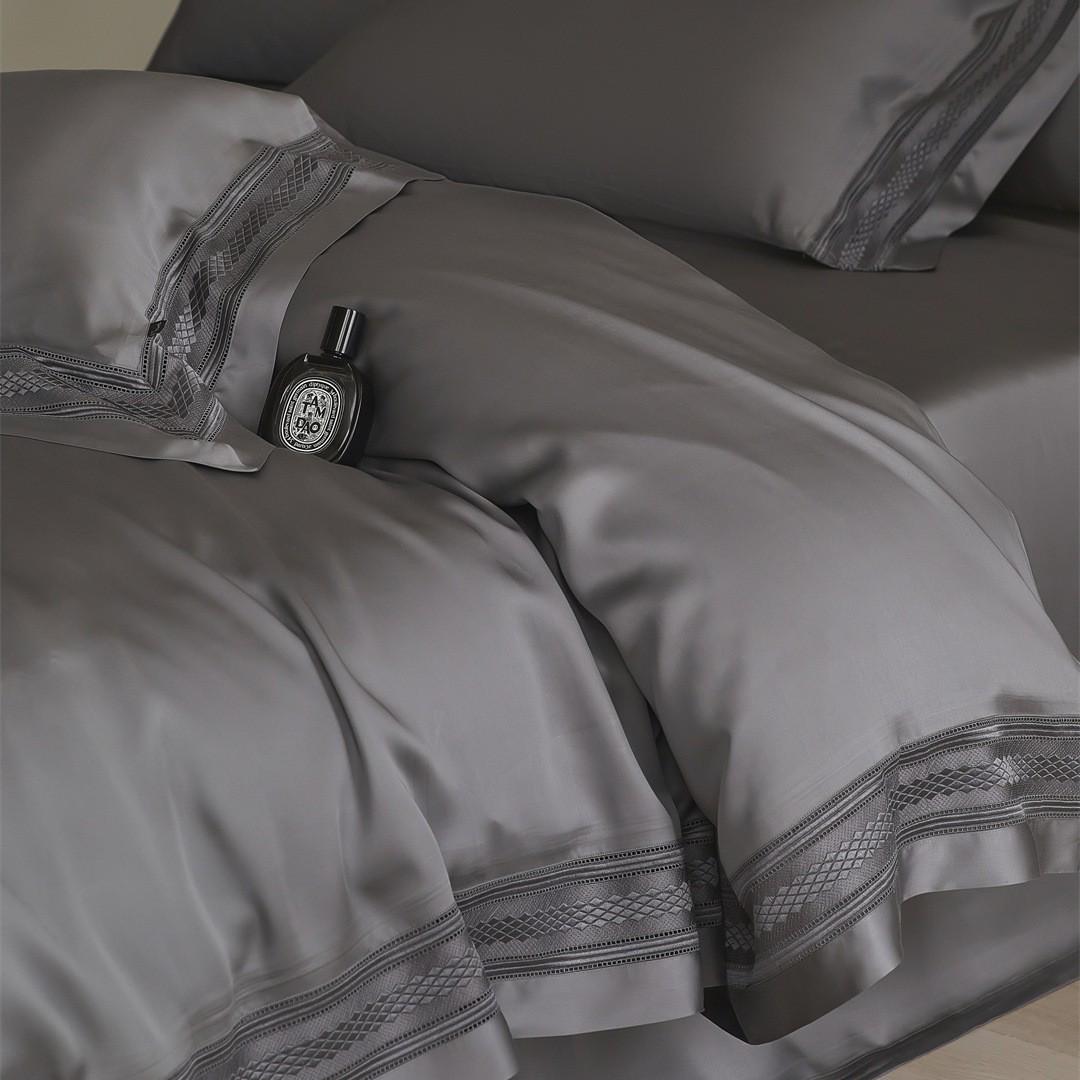 

Итальянский минималистичный роскошный кружевной комплект постельного белья из тенселя - 4 предмета, 80 нитей 1.5m bed set for 200*230cm duvet