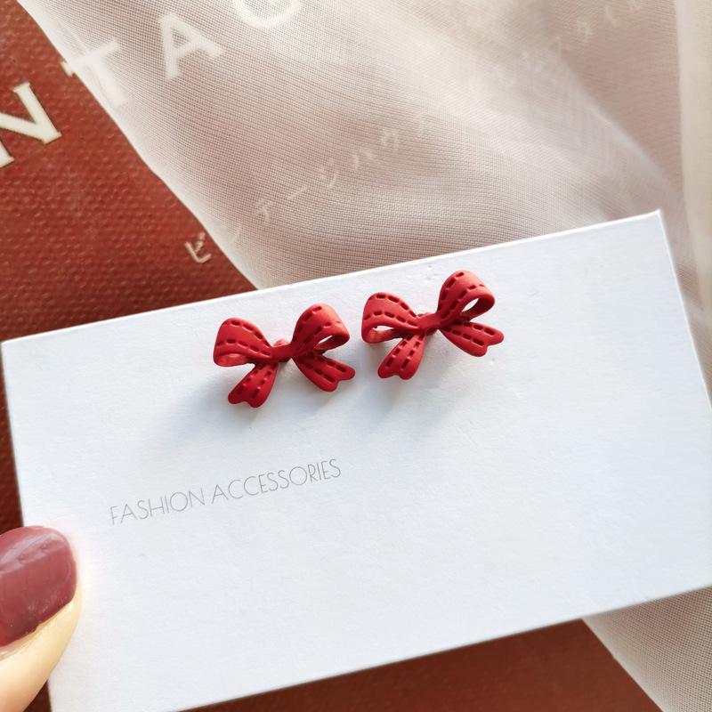 

Корейские серьги-бантики — простые, модные и сказочные в 2025 году bow earrings красный