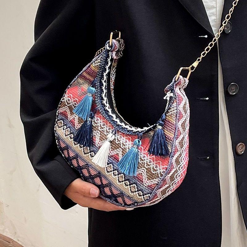 Жіноча сумка в етнічному стилі з китицями Модна та універсальна сумка кросбоді Популярна ланцюжкова сумка на плече у формі півмісяця