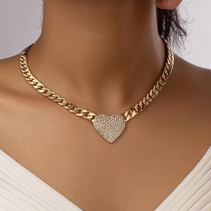 Versatile Heart Pendant Winter Necklace Female Internet Celebrity Collarbone Chain
