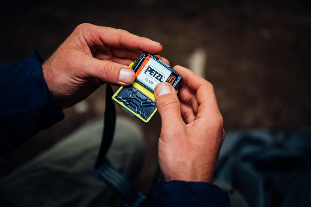 Petzl TIKKA CORE E067AA01 Blau 450lm [23SS]