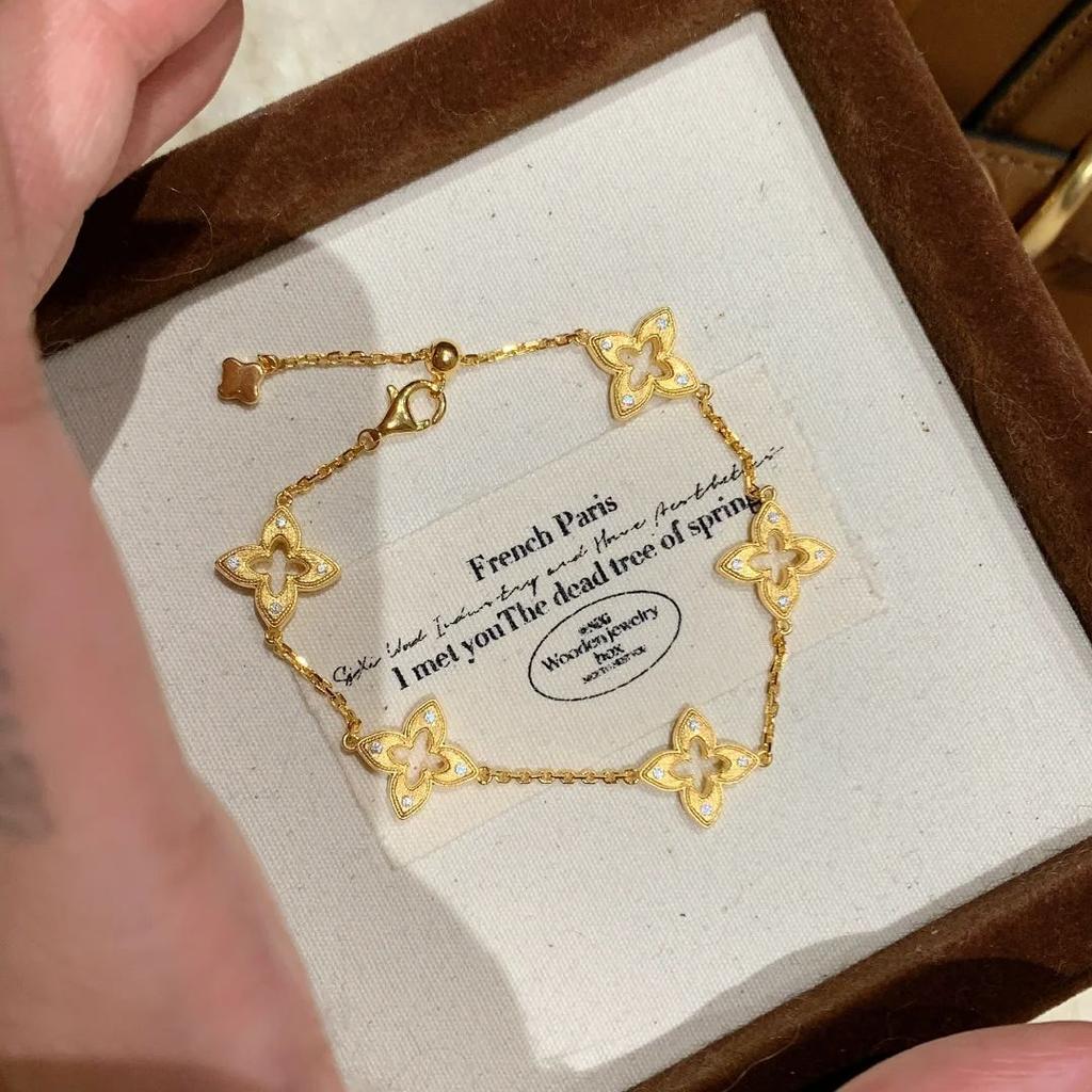 Italienisches Buchi-Stil Hohl Gebürstet Fünfblättriges Vierblättriges Kleeblatt Armband Französisch Retro Leichter Luxus Diamantbesetzt Stern Halskette Damen