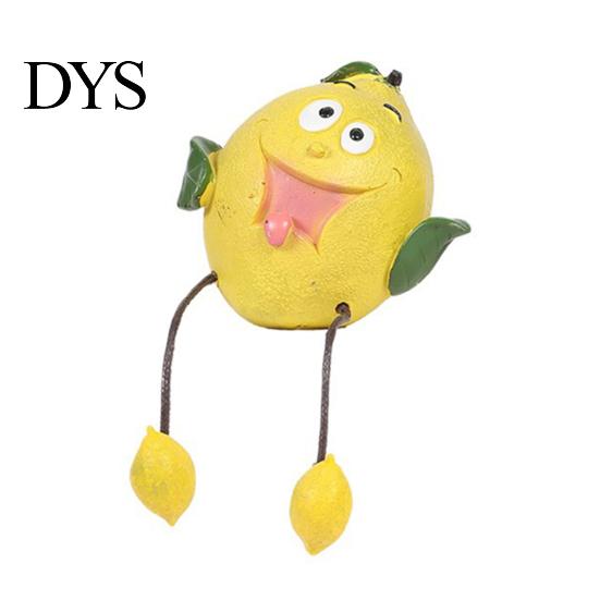 Sitter Divertenti con Frutta in Resina con Gambe Flessibili Pendenti, Statuette Bizzarre da Appendere ai Bordi, Personaggio Carino per Decorazione da Tavolo