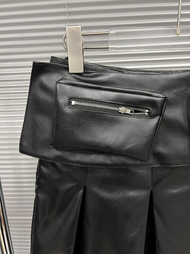 2025 A/W Black Pleated Leather Skirt with Detachable Velcro Pockets & Patchwork A-line Design