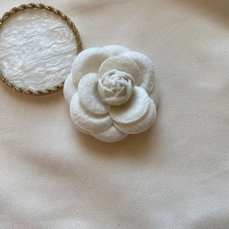 Black Brooch Fabric Camellia Flower Brooch Bow Tie Ladies College Style Shirt Collar Pins Vintage Wedding Party Brooches For Wom