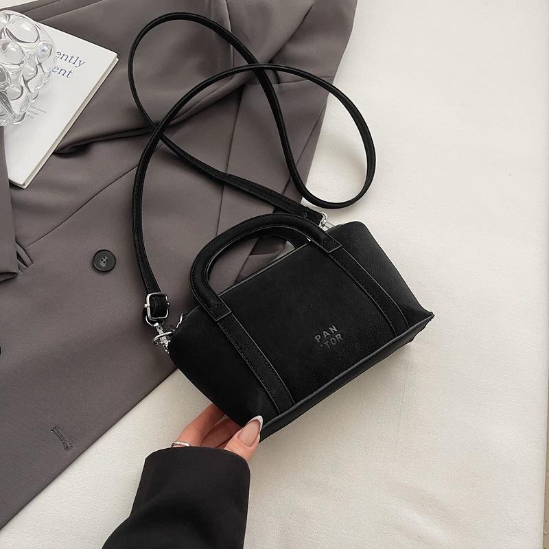 Textured Bucket Bag 2025 New Large-capacity Portable Shoulder Bag Niche Design Lychee Pattern Retro Messenger Bag