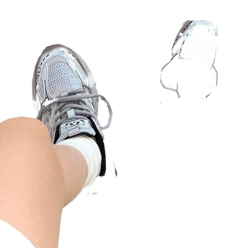 Silver visar fötter, små tjocksulade äkta mjukt läder pappa-skor, dam 2025 nya sommar Hong Kong-stil små sportskor