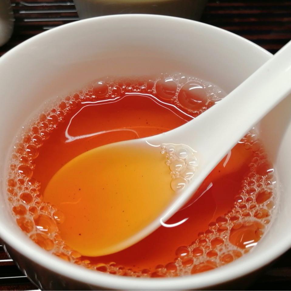 Wuyi Te Wuyuanjian Zhengyan Keng Jian Kinesisk Kanel Krydret Smak Floral og Fruktig Aroma Kullbakt Kanel Boblepose-te