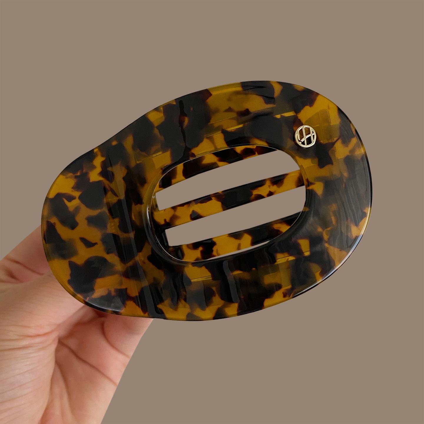 Retro Large Oval Duckbill Hair Clip for Women - No Head Protrusion Acetate Styling Claw Clip