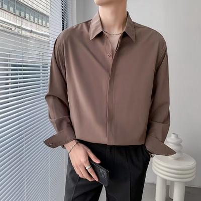 Camicia coreana a maniche lunghe da uomo alla moda camicia bianca casual da lavoro ampia camicia da uomo con design a bottoni camicia ampia e comoda