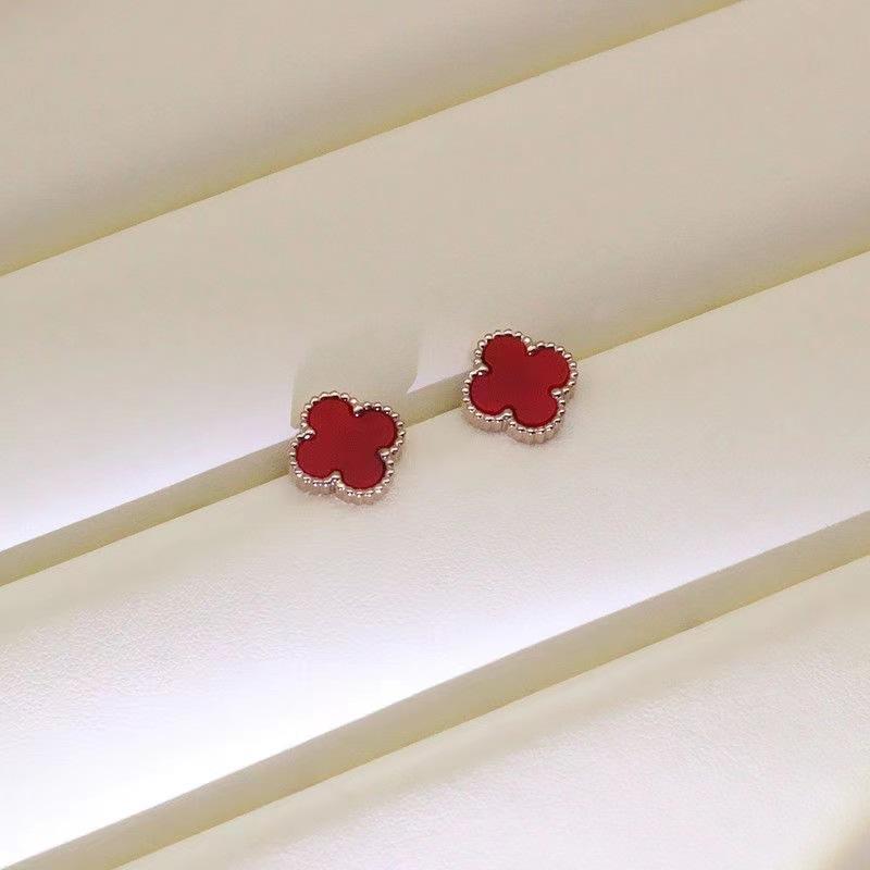 9MM Small Four-leaf Flower Earrings Fashion Fresh Small Earrings