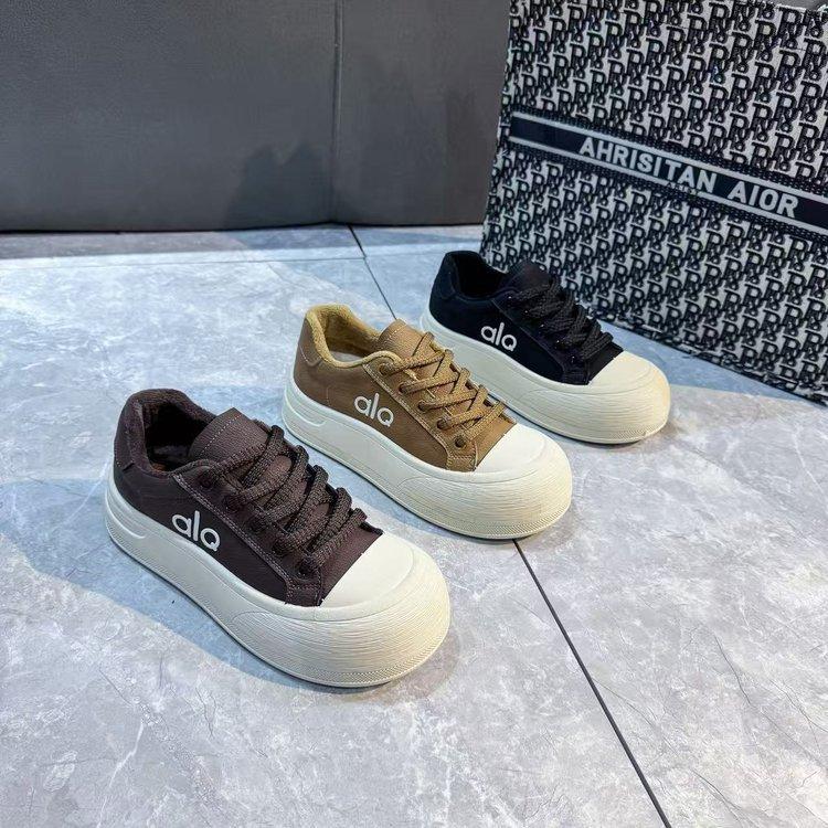 Small height increase thick-soled muffin women's shoes 2025 autumn and winter new versatile soft-soled casual board shoes soft leather single shoes